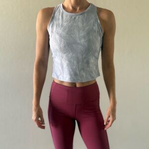 90 Degree by Reflex Light Blue Patterned Cropped Tank Top